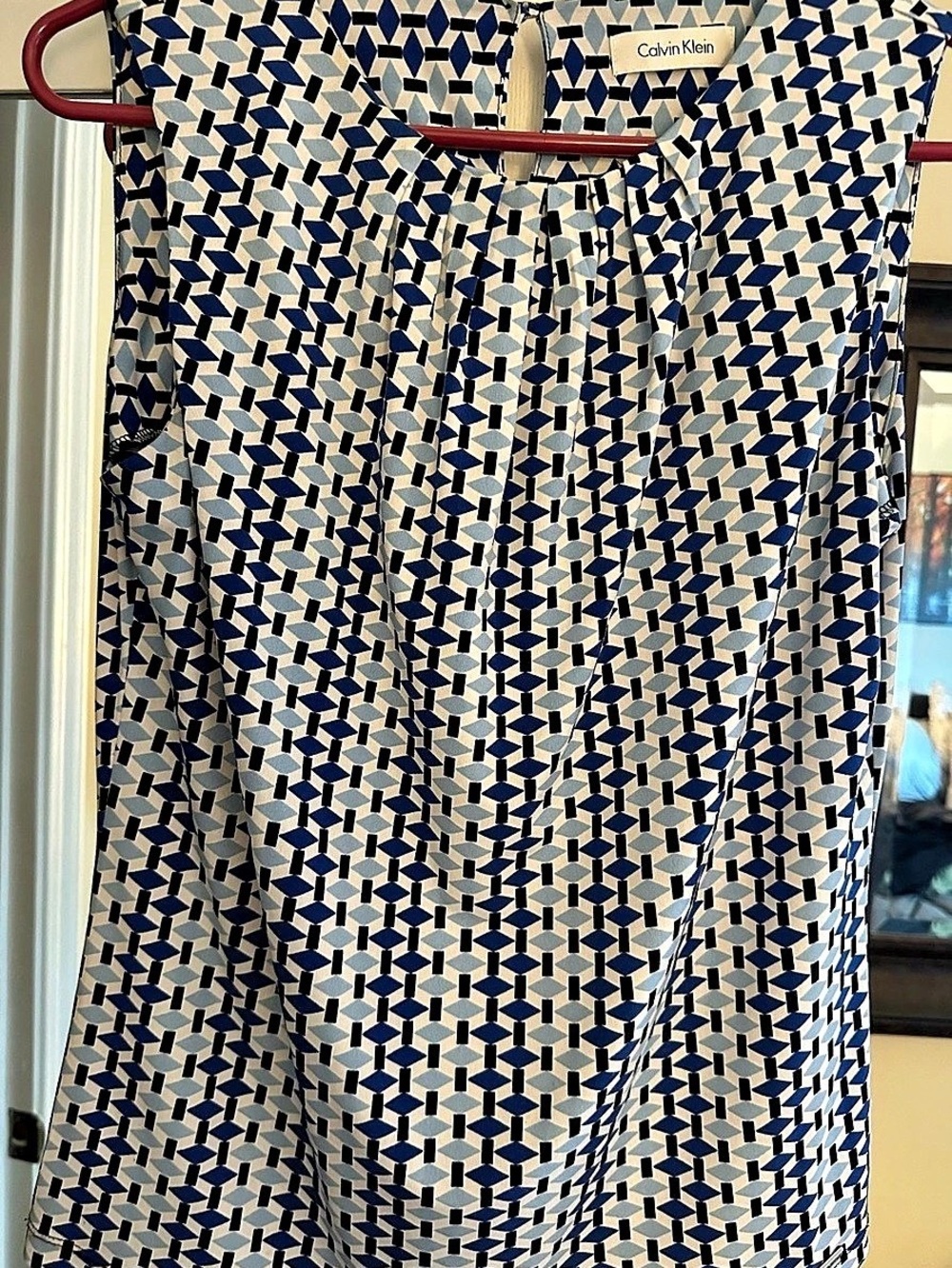 Calvin Klein Geometric Print Pleated Neck Sleeveless Blouse in White & Blue size